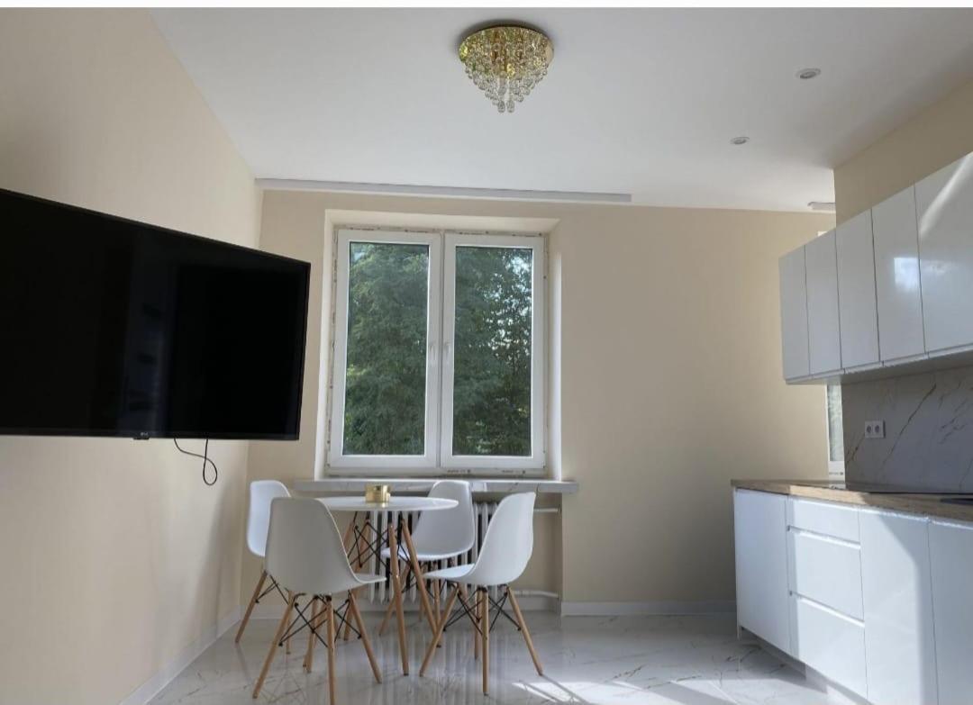 Nowe Luksusowe Apartamenty Manufaktura-Prywatny Na Wylacznosc-Wanna-Zamykany Ogrodzony Parking, Blok,Niskie Pietro-Cisza I Spokoj Łódź Extérieur photo